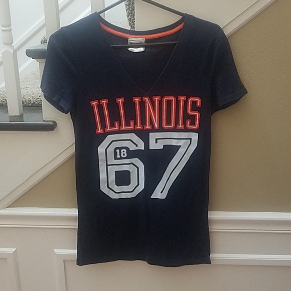 PINK Victoria's Secret Tops - 🌞Pink Illinois V-neck